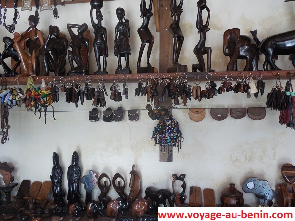 Visiter à Cotonou les objets d'art du centre artisanale