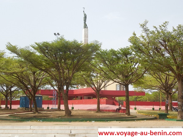 visiter à Cotonou l'étoile rouge de Cotonou