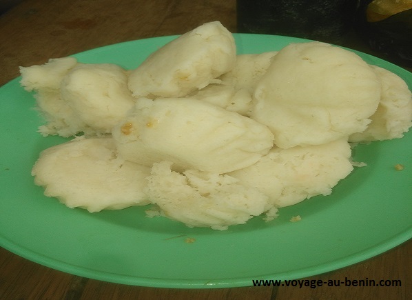 un plat de ablo dans la cuisine béninoise