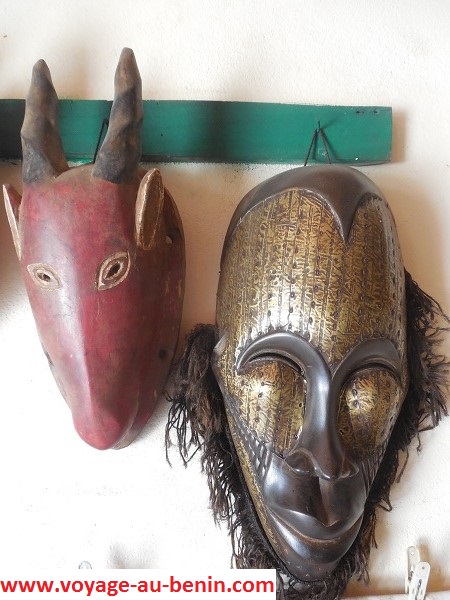 Visiter à Cotonou les masques du centre artisanale
